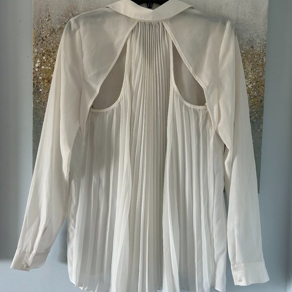 Guess Open Back Pleated Blouse (NWOT) - Picture 7 of 13